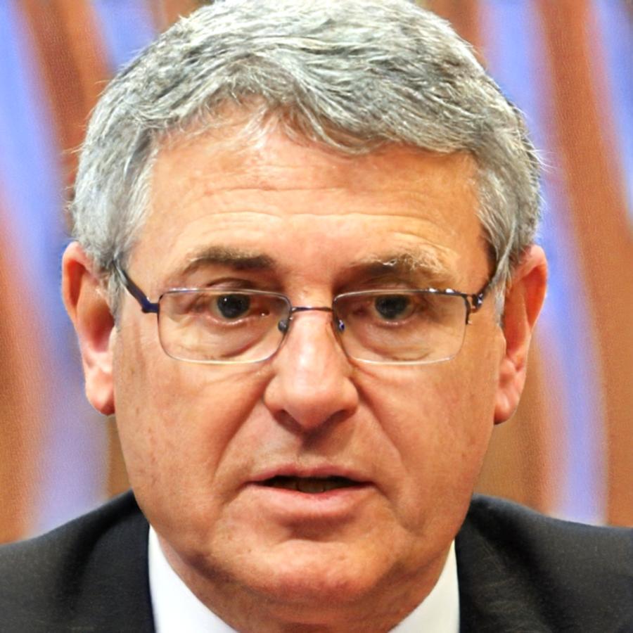 Carlos Mendoza, Director Financiero